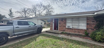 290 N Barker St in Stephenville, TX - Building Photo - Building Photo