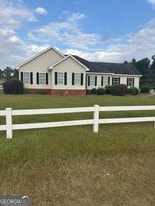 463 Coachs Way in Statesboro, GA - Building Photo