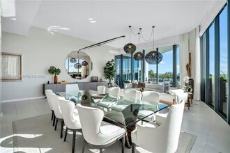 2811 S Bayshore Dr in Miami, FL - Building Photo - Building Photo