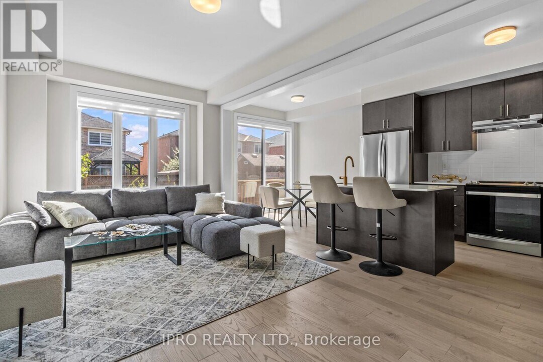 2745 WESTOAK TRAILS Blvd in Oakville, ON - Building Photo