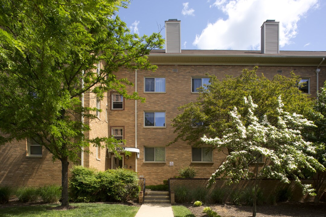 Leckey Gardens in Arlington, VA - Foto de edificio