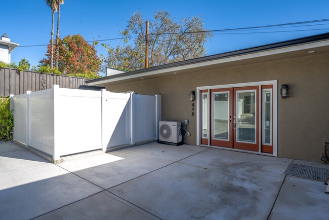 498 S Marengo Ave in Pasadena, CA - Foto de edificio - Building Photo