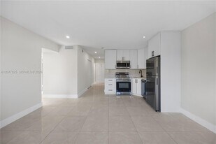 5420 Hollywood Blvd in Hollywood, FL - Building Photo
