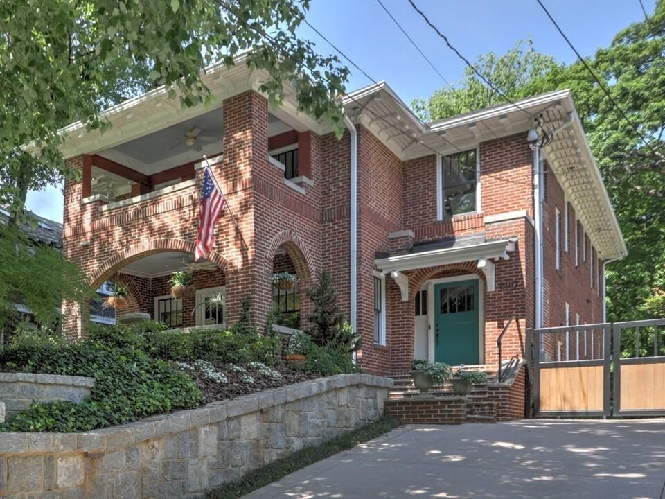 890 Penn Ave NE in Atlanta, GA - Building Photo