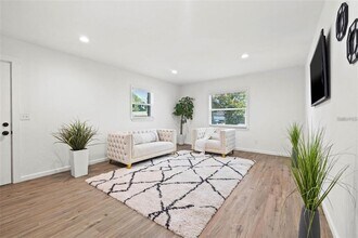 508 Brooker Rd in Brandon, FL - Building Photo - Building Photo