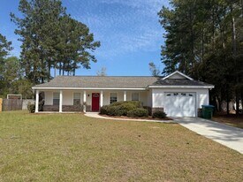40 Gold Finch Way in Crawfordville, FL - Building Photo
