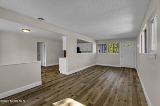 218 Falcon Dr in Little Egg Harbor Township, NJ - Building Photo - Building Photo