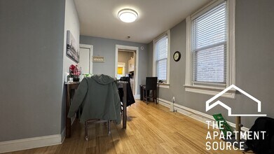 2642 W Hirsch St, Unit 2 in Chicago, IL - Foto de edificio - Building Photo