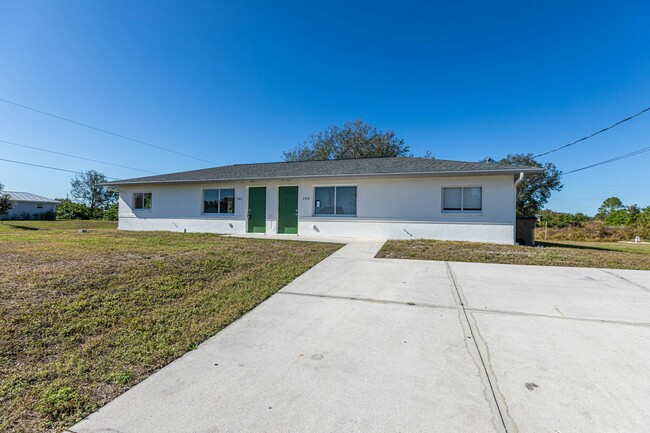 140 Gordon Ave S in Lehigh Acres, FL - Building Photo - Building Photo