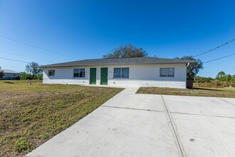 140 Gordon Ave S in Lehigh Acres, FL - Foto de edificio - Building Photo