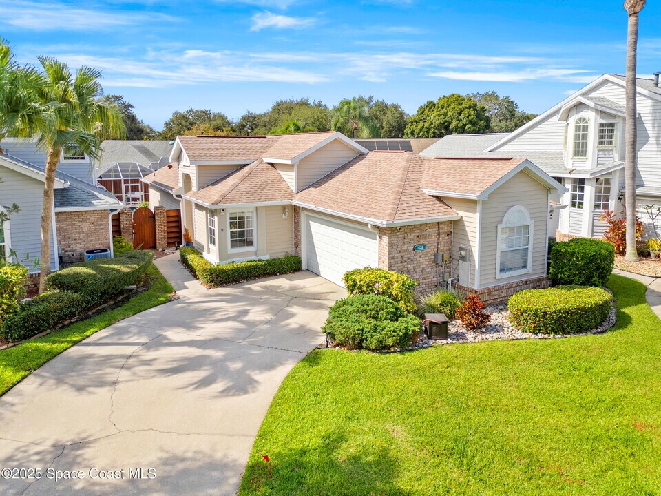 1729 Pine Valley Dr in Melbourne, FL - Building Photo