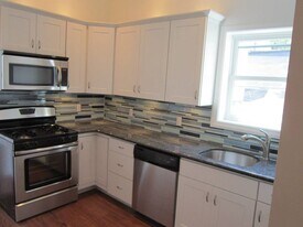 159 S 18th St in Pittsburgh, PA - Building Photo