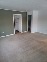 383 East St, Unit 1-Bedroom Apartment in Lenox, MA - Foto de edificio - Building Photo