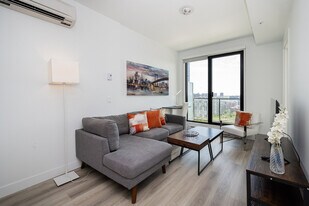 1020 Rue de la Montagne in Montréal, QC - Building Photo