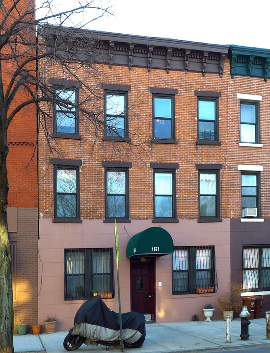 1671 8th Ave in Brooklyn, NY - Foto de edificio