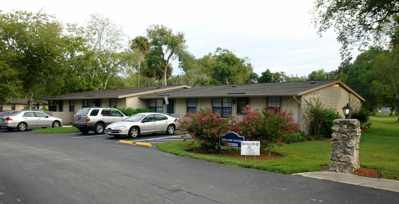 Nova Wood Apartments in Daytona Beach, FL - Foto de edificio