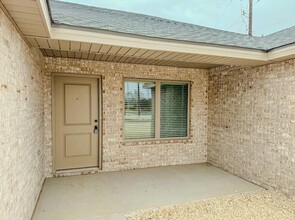 302 E 80th St in Lubbock, TX - Foto de edificio - Building Photo
