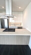 2470 N Lincoln Ave, Unit 606 in Chicago, IL - Building Photo - Building Photo