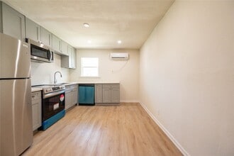 914 Church St in Galveston, TX - Building Photo - Building Photo