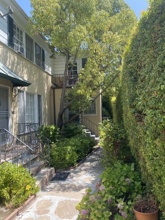 1532 S Beverly Dr, Unit 1532 in Los Angeles, CA - Building Photo