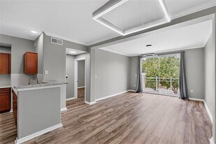 330 Las Colinas Blvd E in Irving, TX - Building Photo