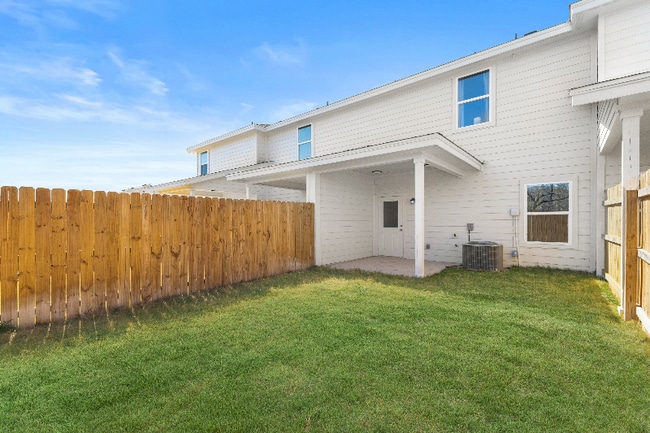 226 Bonnie Bnd in San Antonio, TX - Foto de edificio - Building Photo