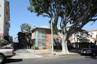 215 N Kenmore Ave in Los Angeles, CA - Building Photo - Primary Photo