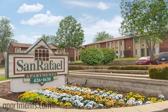 San Rafael Townhomes in St. Louis, MO - Foto de edificio - Building Photo