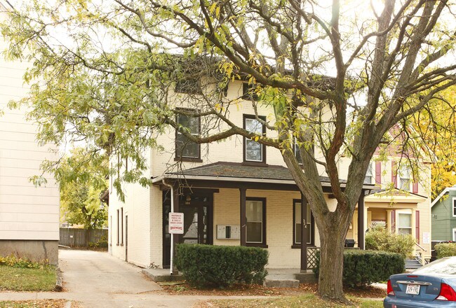 324 Catherine St in Ann Arbor, MI - Foto de edificio - Building Photo