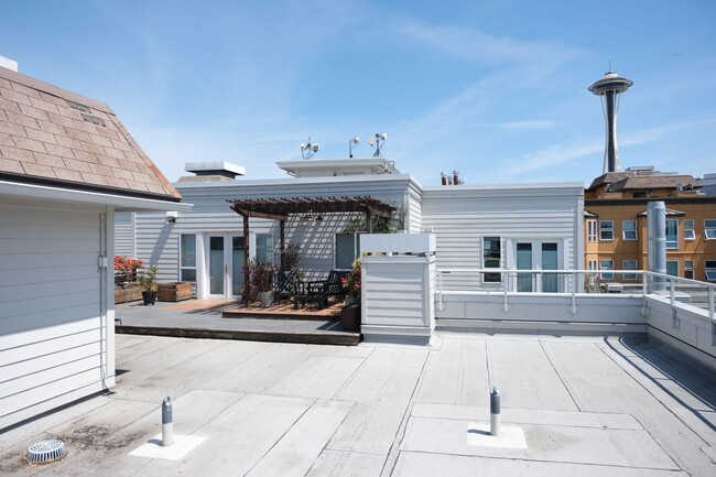 3028 Western Ave in Seattle, WA - Building Photo - Building Photo