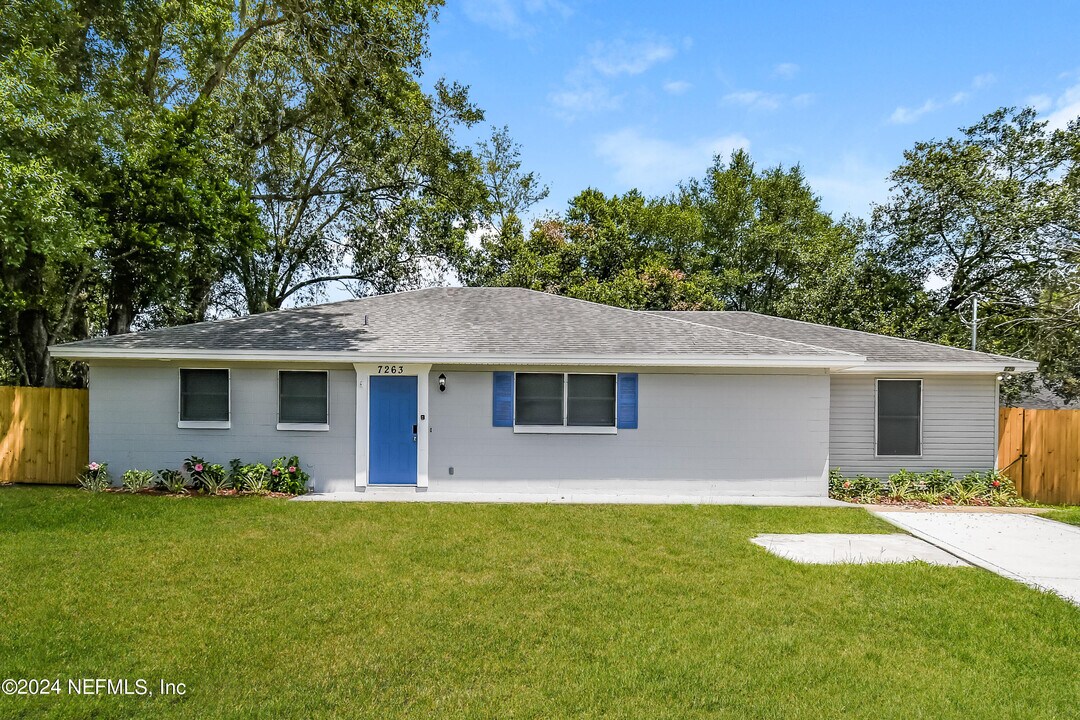 7263 Eudine Dr N in Jacksonville, FL - Building Photo