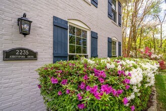 2235 Abbotsford Dr in Vienna, VA - Building Photo - Building Photo