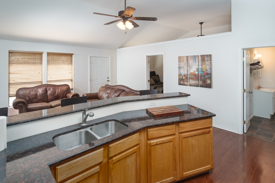 2090 Dara Ln-Unit -B in San Marcos, TX - Building Photo