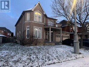 11 Pine Landing Trail in Brampton, ON - Building Photo - Building Photo