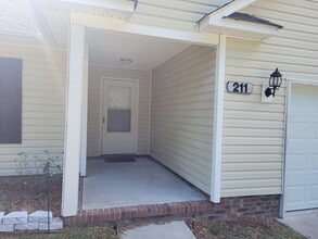 211 Marsh Hen Ct in Swansboro, NC - Building Photo - Building Photo