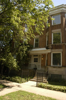 4507-4509 N Paulina St Apartments