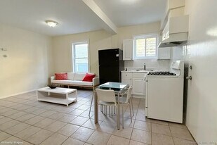 236 Greenwich Ave in Stamford, CT - Building Photo