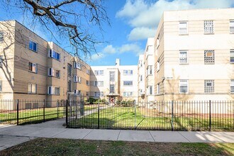 2046 E 72nd Pl in Chicago, IL - Building Photo - Building Photo