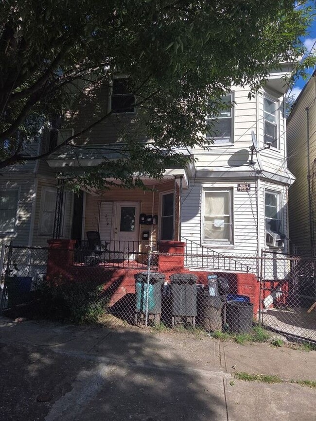 239 N 5th St in Newark, NJ - Building Photo - Building Photo