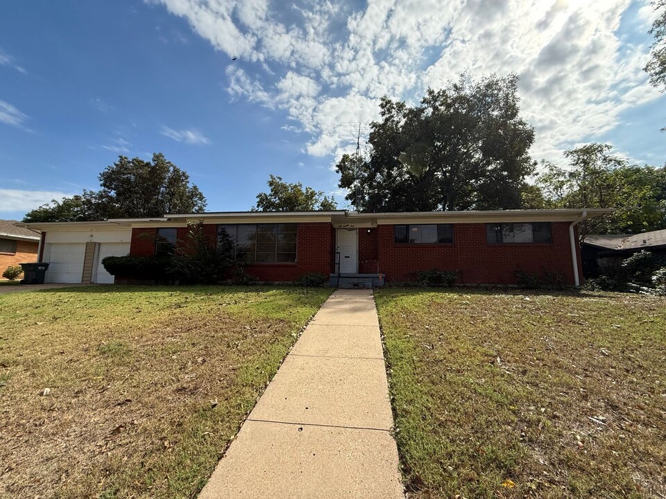 121 Faulkner Ln in Waco, TX - Building Photo