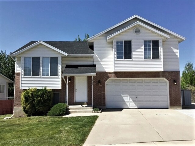 2702 W 4200 S in Roy, UT - Building Photo