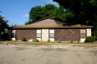 6801 Tiki Ln in Pensacola, FL - Building Photo - Building Photo