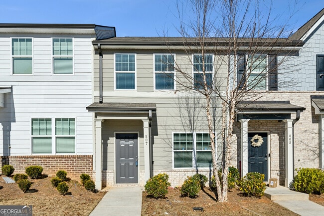 property at 585 McWilliams Rd SE