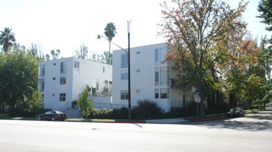 14224 Riverside Dr in Sherman Oaks, CA - Building Photo - Building Photo