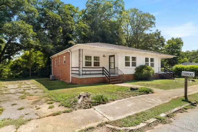 609 Salem St, Unit Unit A in Anderson, SC - Building Photo - Building Photo