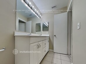 11221 SW 117th Ct in Miami, FL - Foto de edificio - Building Photo