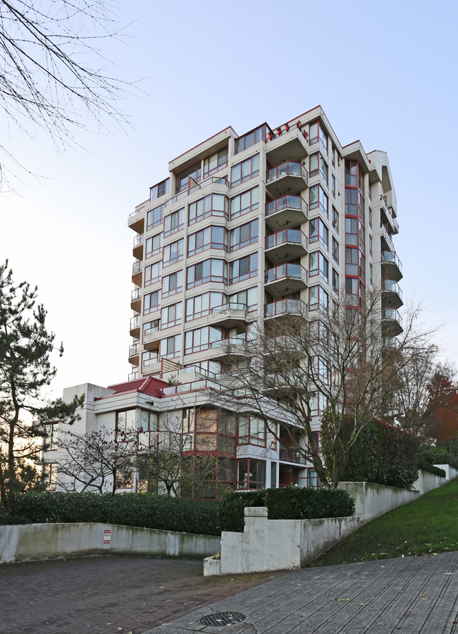 Queen's Cove in New Westminster, BC - Building Photo - Building Photo