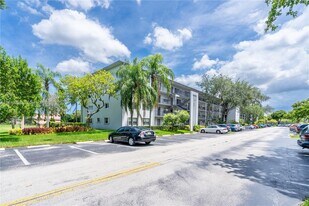 101 SW 132nd Way in Pembroke Pines, FL - Building Photo