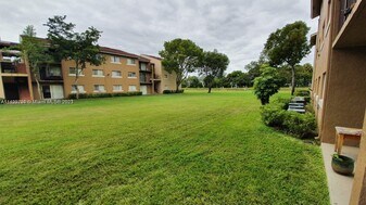 1251 N Benoist Farms Rd, Unit 304 in Royal Palm Beach, FL - Building Photo