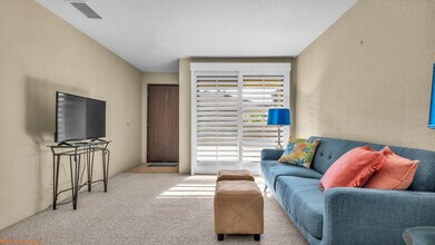 680 N Ashurst Ct in Palm Springs, CA - Building Photo - Building Photo